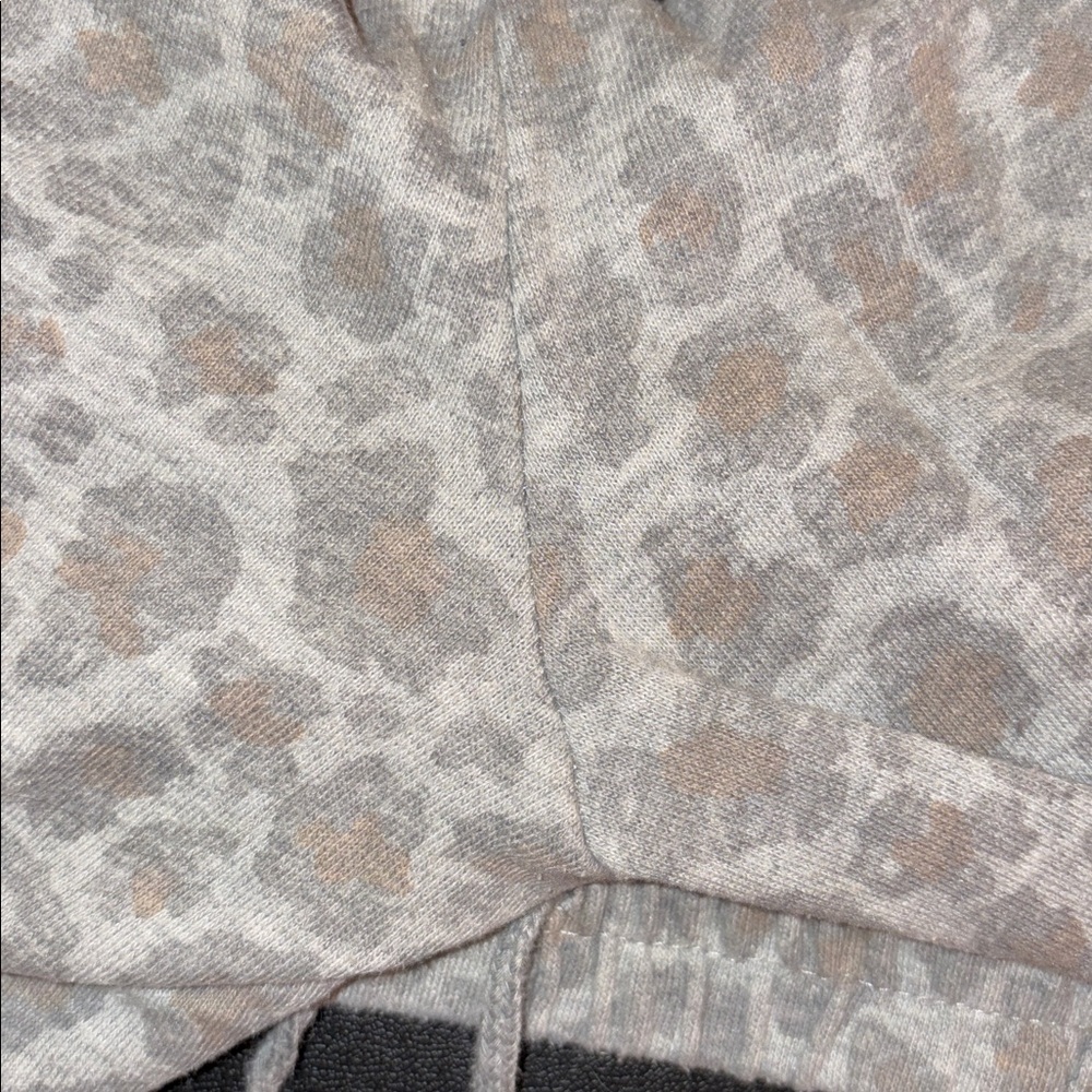 🛍 COLSIE Leopard print sweat pants - Picture 3 of 3
